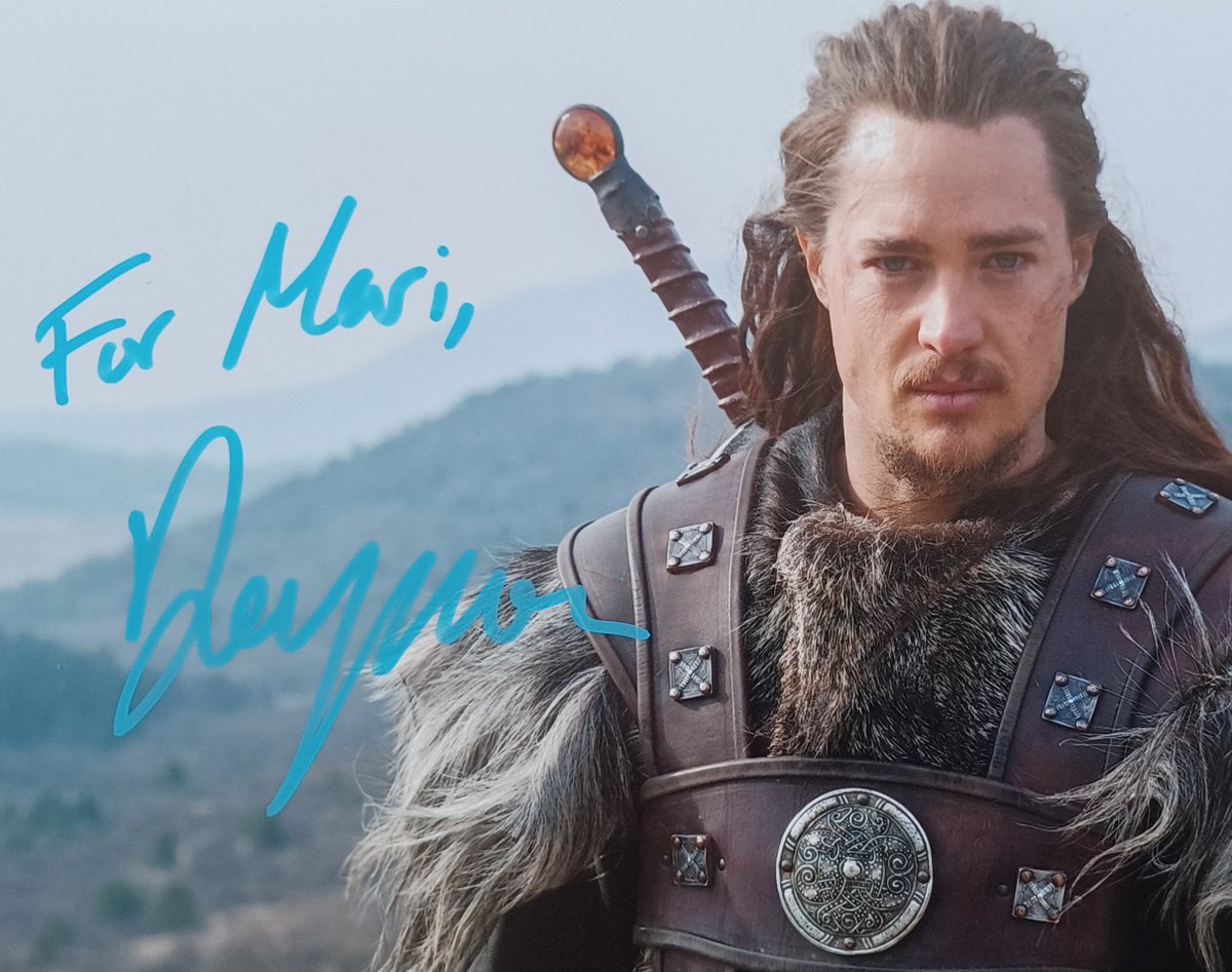 XShipper's tweet photo. I finally #autographs from my faves of #TheLastKingdom
#Uhtred - #alexanderdreymon
#Sihtric - @ArnasFederman
#Finan - #MarkRowley
#KingEdward - #TimothyInnes https://t.co/h7QZlSirdc