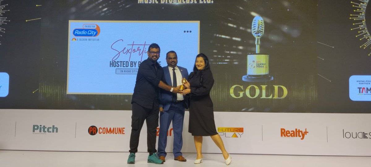 e4mevents's tweet photo. Honoring Brilliance🏆
Congratulations to the e4m #GoldenMikes trailblazing Award Winners 2023!
Category - Best Breakfast Show
Winners - @RedFMIndia
@radiocityindia

 #e4mawards #radioawards #audioawards #mumbai https://t.co/rc1SY1qe7s