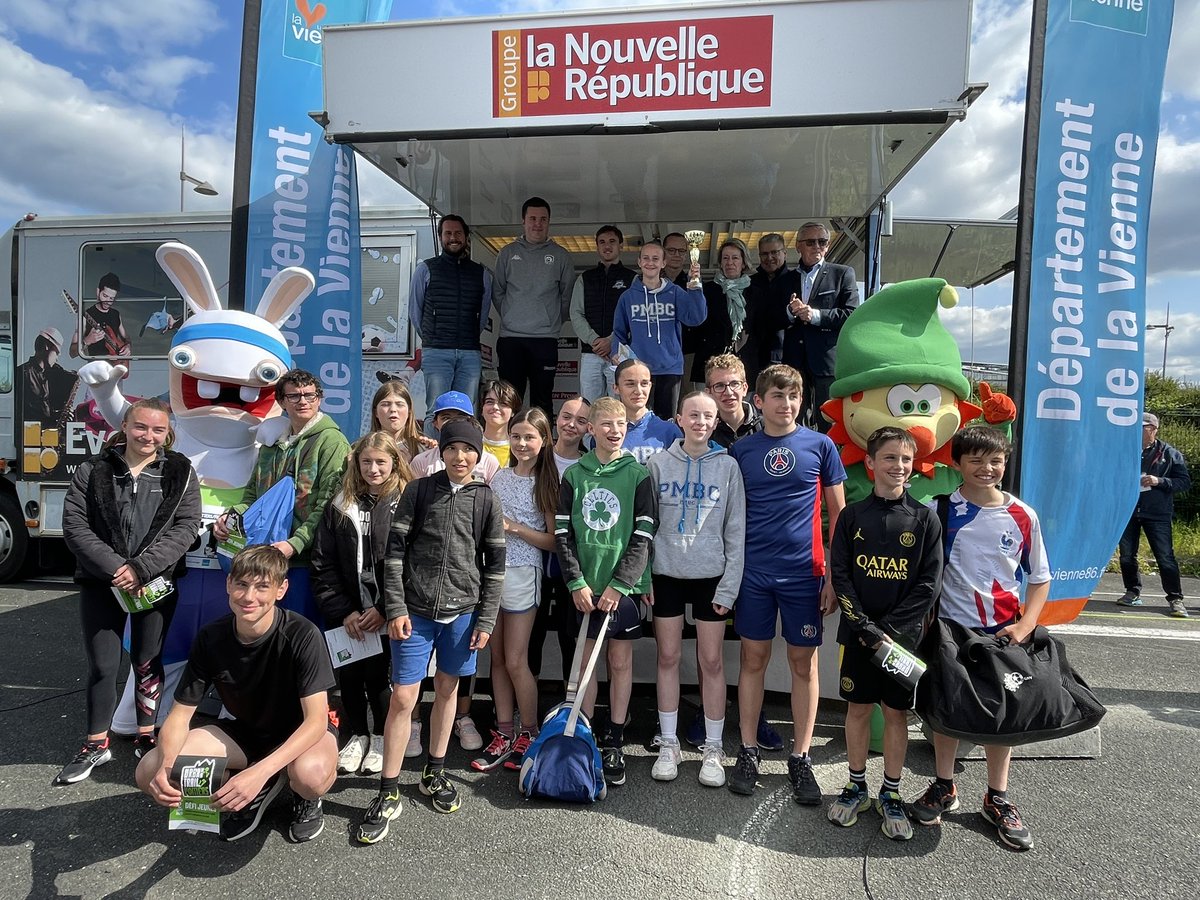 Remise des prix du Marathon des collégiens au #Futuroscope :
🥇 Collège George Sand de #Châtellerault
🥈 Collège Jean Macé de #Châtellerault
🥉 Collège Jean Monnet de #Lusignan
Félicitations à tous les participants pour avoir relevé ce défi ! 👏🏃‍♀️🏃‍♂️
