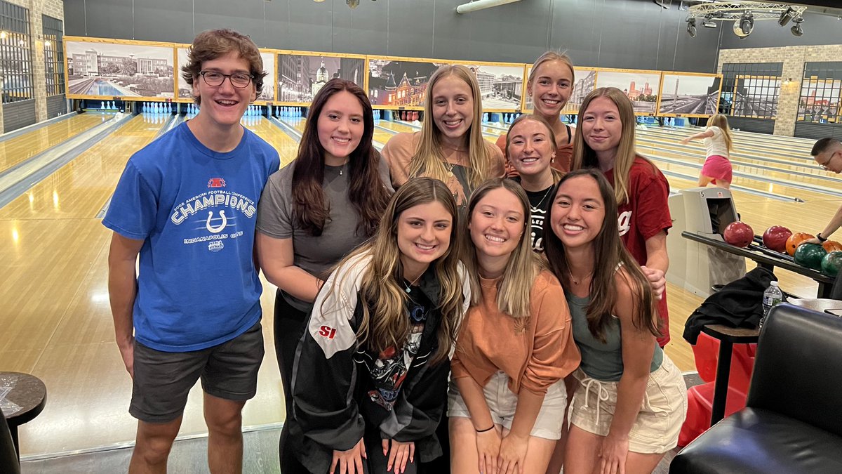 VoelzJames's tweet photo. The @NPHSClassCup celebration @PinheadsFishers is a blast!! Thank you Seniors for being so awesome!! The most giving, spirited, enthusiastic!! @SouthernHancock @llantrip @BurkNPHS @HallHistoryNPHS @NP_AEast @hmeredith77 @arenicknphs @MitchanerNPHS #WeAreDragons #classcup https://t.co/23UAGtakOw