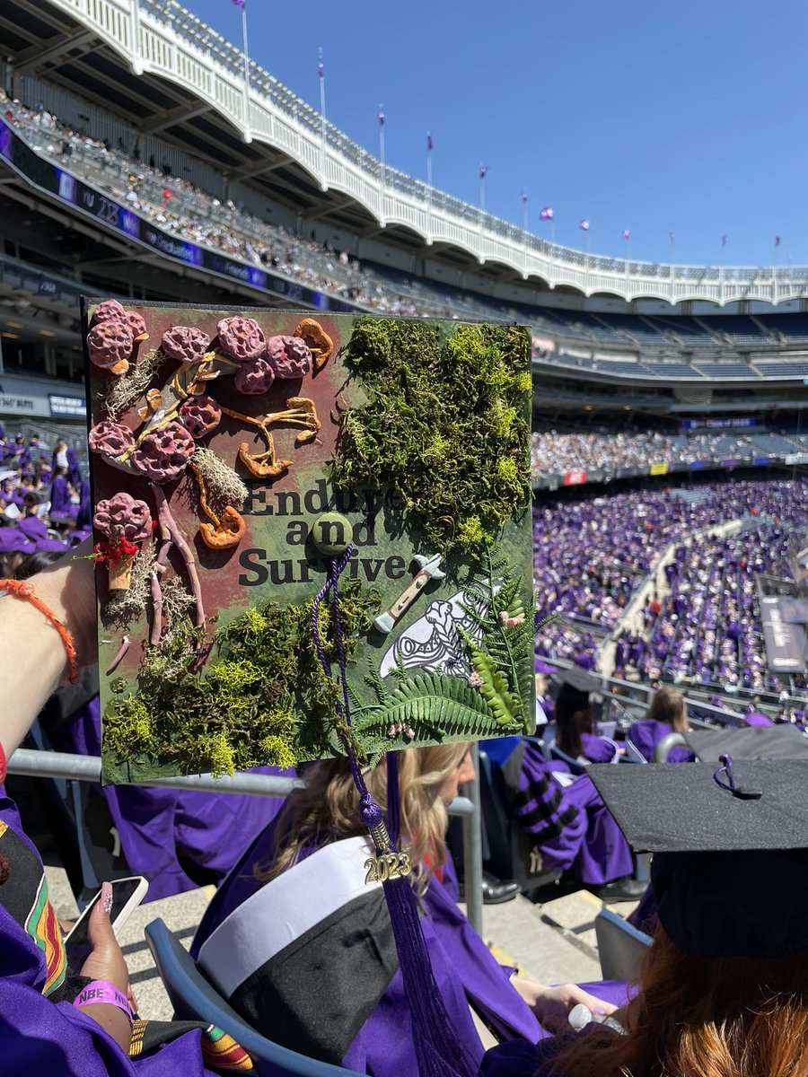 Congrats class of 2023!! We endured and we survived! We may have had an easier time than Joel or Ellie… but only by a little ;) #TheLastOfUs #NYU #NYU2023