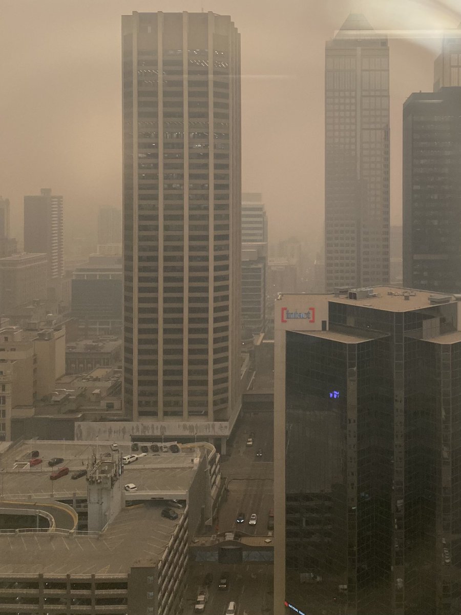 Downtown Calgary is looking quite eerie 📸: Roberto R. @weathernetwork #Calgary #ABWildfire #albertafires