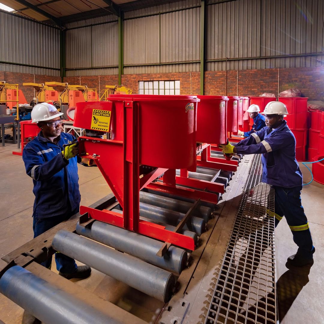 aptprocessing's tweet image. The APT #GoldKacha is designed entirely by APT & manufactured here at our Head Office to the highest quality standards. Not only does the GoldKacha recover gold, but it also remediates mercury from contaminated material, cleaning up the deposit in the process. #smallscalemining