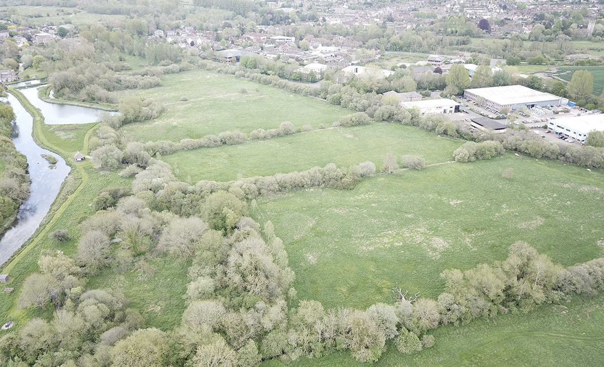 I had the HUGELY uplifting privilege of a tour round what will be the new Kennet Valley Wetland Reserve <a href="/townandmanor/">Town & Manor of Hungerford & Liberty of Sanden Fee</a> <a href="/ARKennet/">Action for the River Kennet (ARK)</a>. There are great community-led plans for wildlife, our lovely chalkstream &amp; her floodplain, but it needs your help, ideas &amp; support to get it going 1/2