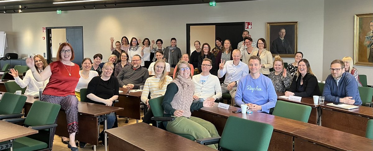 Kävin v. 2015-2016 Suomen lääkäriliiton Erikoislääkärien johtamiskoulutuksen ELJ12. Tänään sain kunnian luennoida mulle läheisestä aiheesta Potilaat ja palvelujen kehittäminen ELJ26:lle. Sali täynnä upeita nykyisiä ja tulevia lääkärijohtajia. Kiitos jälleen, <a href="/Laakariliitto/">Suomen Lääkäriliitto</a> 💙