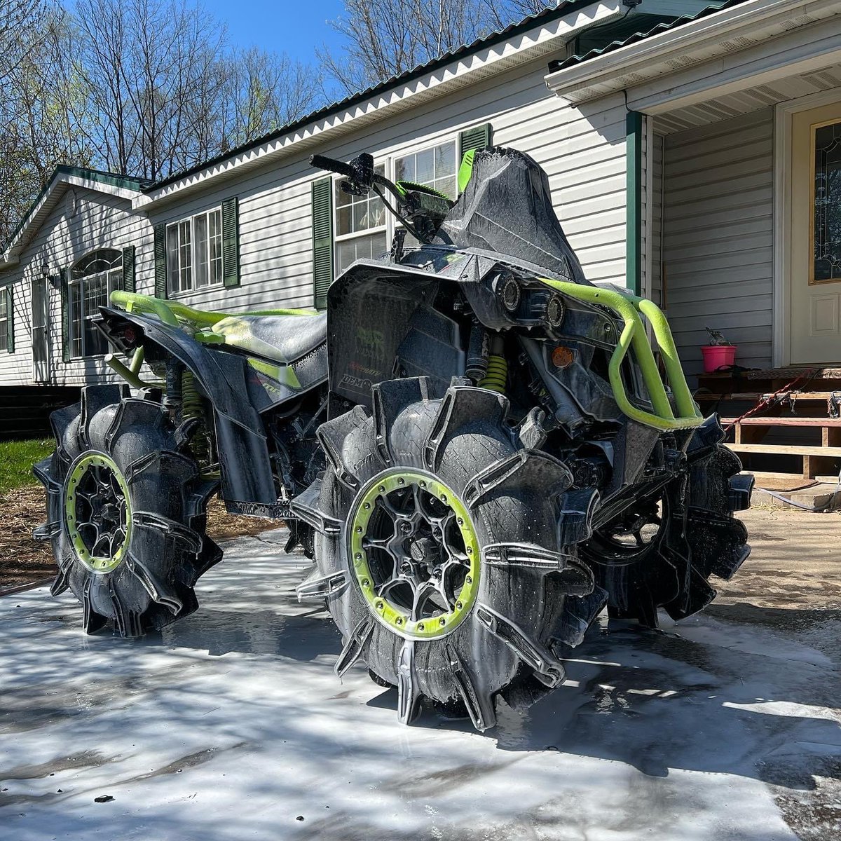 superatvtweet's tweet photo. π§Ό It's #WashItWednesday and @jarredloosen5150's #CanAmRenegade cleans up nice, just look at those #AssassinatorTires shine! Who is getting dialed in for #MemorialDayWeekend ππ #LetsRide
#superatv #satv #satvnation #teamsuperatv #assassinators #sassies #mudding #4wheeling https://t.co/P3pI6KLTIU
