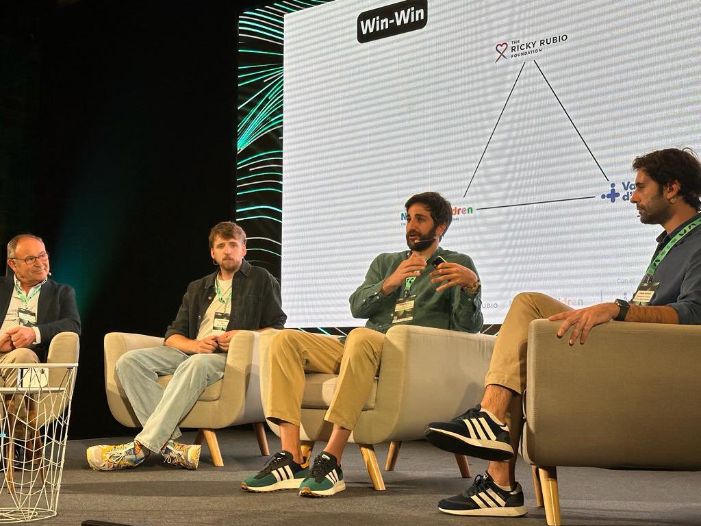 Live on stage at the Health Revolution Congress today was @TRRFoundation of Ricky Rubio, together with @nixiforchildren and @vallhebron. They explained about their collaboration project on the main stage. Check out what’s going on now! 🔥