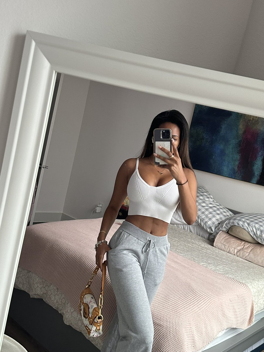 Fabyduboy19's tweet photo. Good morning #nadiedicenada #FelizMiercoles #goodmoring #austin #venezolanas #sexy https://t.co/rRMMqzP5FB