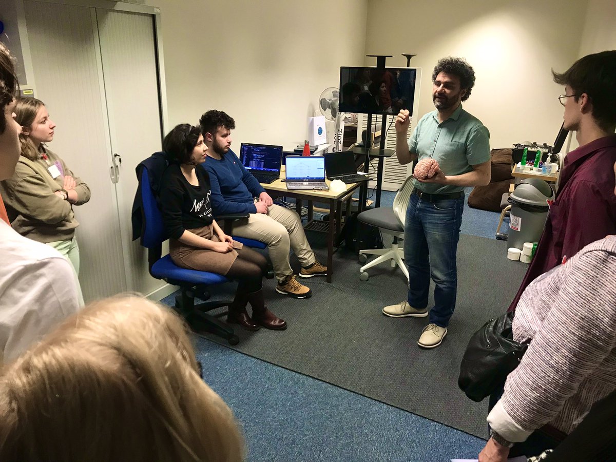 labo_Loria's tweet photo. 👋 Bienvenue aux participants des Olympiades de biologie 2023 ! Cet après-midi Laurent Bougrain, Maître de conférences à l'@Univ_Lorraine leur fait découvrir l’interface cerveau-machine du projet #GraspIT ! 🧠
@CultureSci @CNRS_Centre_Est @INS2I_CNRS @Inria_Nancy https://t.co/Qw2RsOukiQ