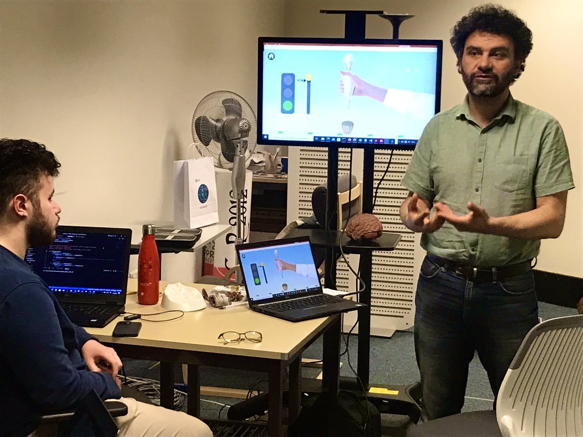 labo_Loria's tweet photo. 👋 Bienvenue aux participants des Olympiades de biologie 2023 ! Cet après-midi Laurent Bougrain, Maître de conférences à l'@Univ_Lorraine leur fait découvrir l’interface cerveau-machine du projet #GraspIT ! 🧠
@CultureSci @CNRS_Centre_Est @INS2I_CNRS @Inria_Nancy https://t.co/Qw2RsOukiQ