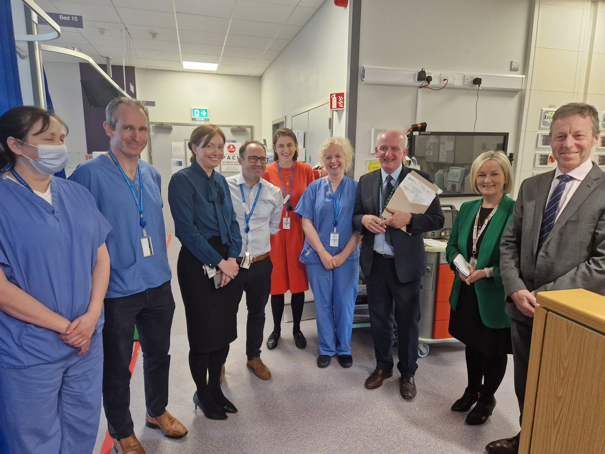 Delighted to extend a warm welcome to <a href="/BernardGloster/">Bernard Gloster</a>, CEO <a href="/HSELive/">HSE Ireland</a> who spent time across #SVUH today giving our teams the opportunity to share their expertise, passion &amp; commitment to excellence in patient care. Thank you #HealthcareLeadership #patientfirst