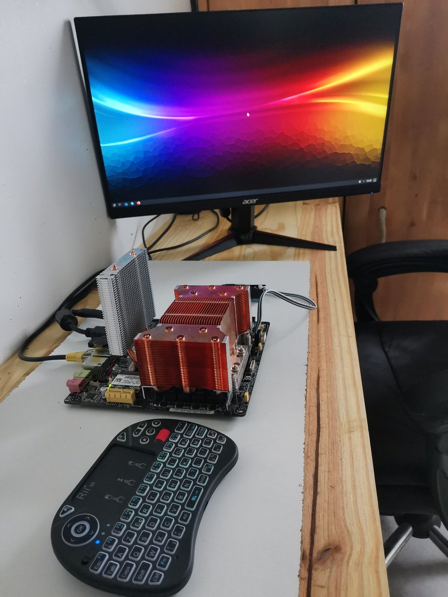 Stopyz's tweet photo. Remove all dirty cable and cet a cool keyboard with touchpad 😋

#usedPCparts #Linux #Alpine_Linux #TRIИITY https://t.co/At7JnGx3tg