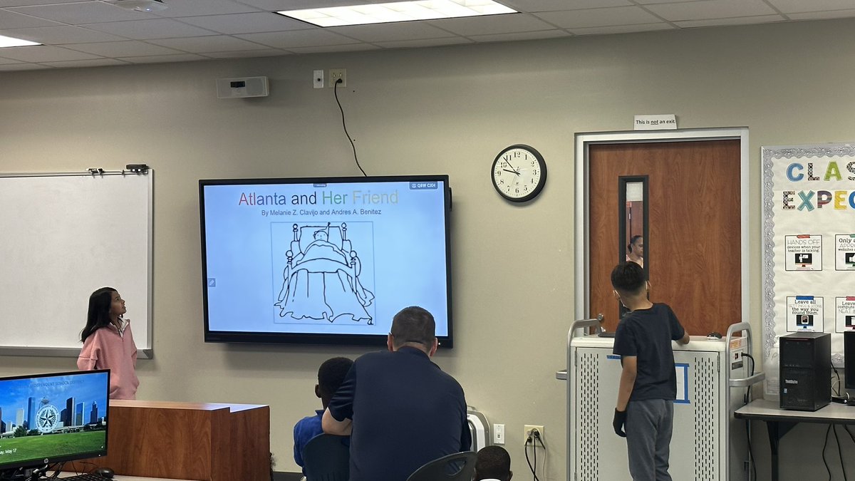 CaptainJHooks's tweet photo. Today my class got to present their books to a  kindergarten class! I’m so proud of my students, the books were awesome! Such a great idea from our computer lab teacher Mr. Perkins @Almeda_Elem @deandra_waters @Ian_Olmstead https://t.co/RbFtZrAak2