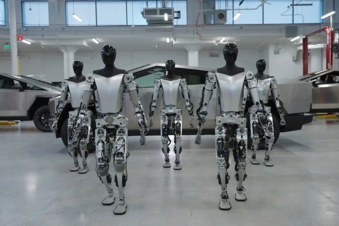 LadyRocketSpace's tweet photo. #Tesla shareholders meeting was inspiring and #ElonMusk’s virtues totally present.#ToTheMoon!
Will #TeslaBots be adaptable to work in the #RocketFactory #OnTheMoon?
Create the #MoonTeslaBot #NFT,mint on @Spaceibles! Contest Winner will join me and The Bot and 16 Tesla here virtually or in person! Contest till May 30!
