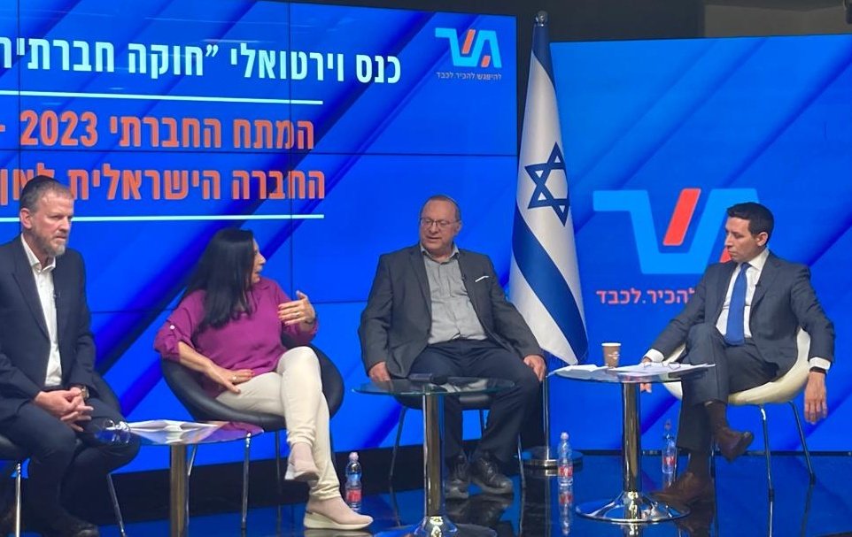 attilus's tweet photo. הניסיון לקיים דיאלוג פנים יהודי לא נגמר אף פעם: הבוקר, בירושלים, בחסות ארגון גשר למנהיגות, ניסינו לברר האם אפשר לכתוב חוקה חברתית חדשה, וניתחנו תוצאות של סקר מסקרן על עמדות הישראלים בנוגע להפיכה השלטונית ולאופציות השונות שעל הפרק - כולל הפרדות https://t.co/EPtV4PL2Yy