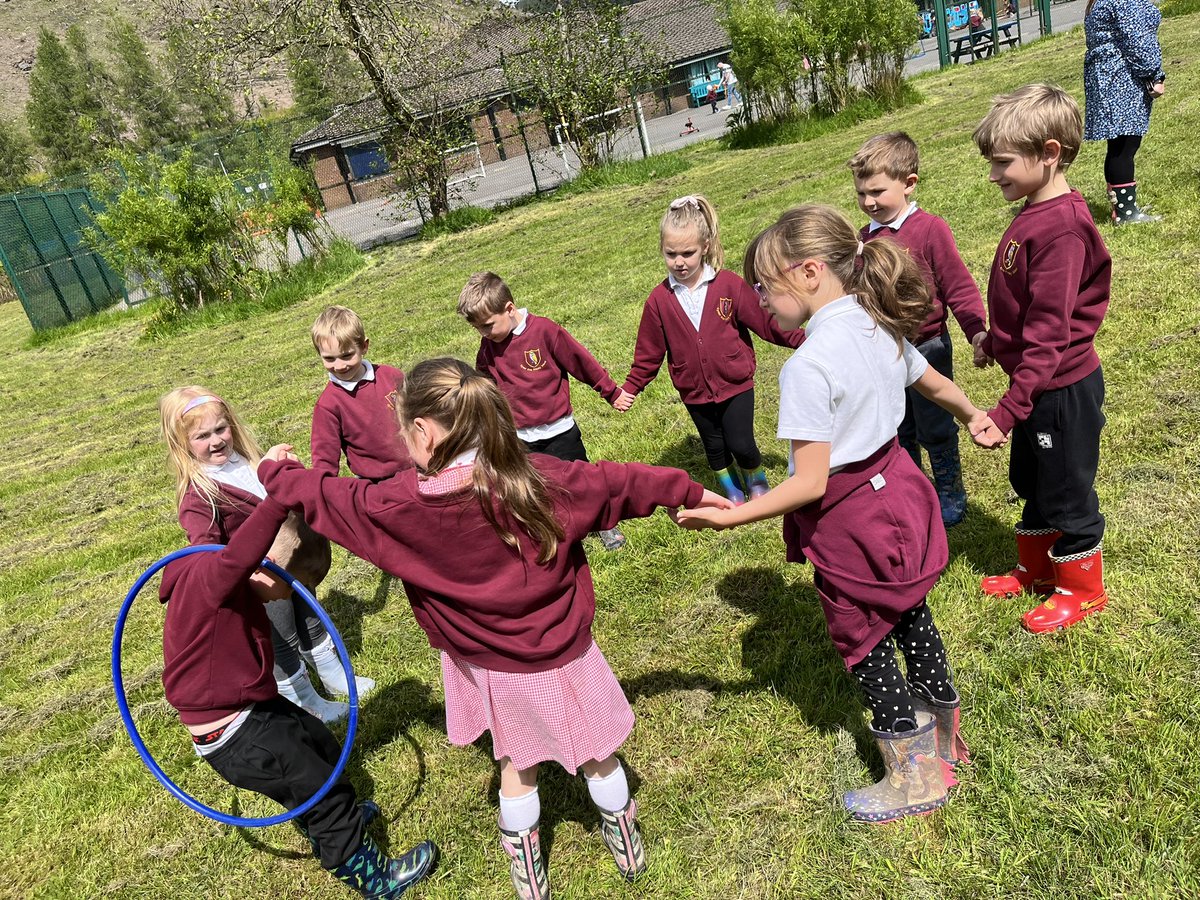 CymerPrimary's tweet photo. Today we played some team building games in the sunshine focusing on our communication and social skills. ☀️ #CAPWillow #HealthandWellbeing #HealthyConfidentIndividuals 
#AmbitiousCapableLearners https://t.co/DPKTbkvgH5
