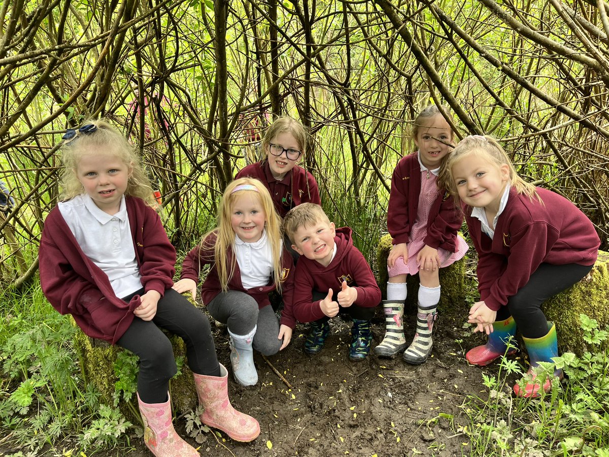 CymerPrimary's tweet photo. Today we played some team building games in the sunshine focusing on our communication and social skills. ☀️ #CAPWillow #HealthandWellbeing #HealthyConfidentIndividuals 
#AmbitiousCapableLearners https://t.co/DPKTbkvgH5