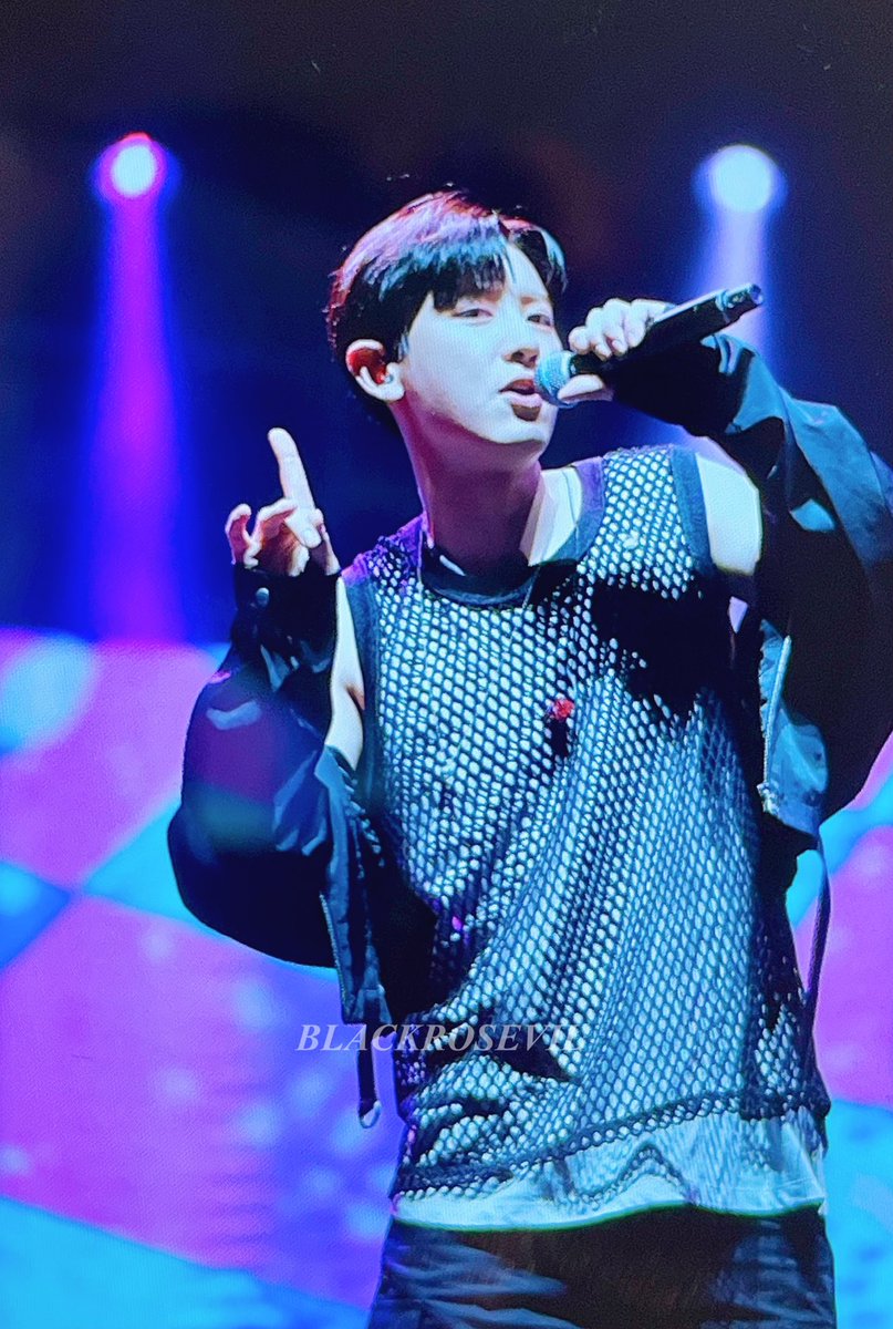 BLACKROSEVIL61's tweet photo. 230517 EXO-SC BACK TO BACK FANCON IN SINGAPORE #찬열 #CHANYEOL ❤️‍🔥🔥❤️‍🔥 https://t.co/R67Lquehjh