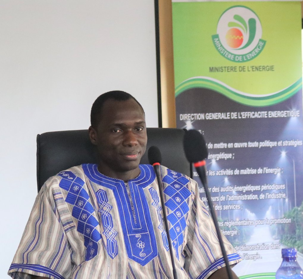 GggiBurkinafaso's tweet photo. #Interview du Directeur général de l’#énergie Dr. KOUTOU du #ministèreEnergie sur l’étiquetage énergétique des lampes électriques, réfrigérateurs, congélateurs & climatiseurs: https://t.co/JdzeKWrS17 sur la directive de l' #UEMOA #IFDD avec @gggi_hq & #CleanCoolingCollaborative https://t.co/fYfJEQb3Ab