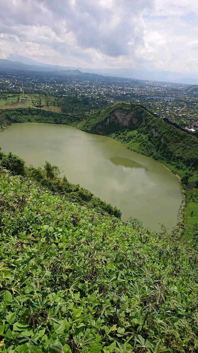 Destination_Rdc's tweet photo. Le Lac Vert de Goma est un lieu incroyablement riche en histoire, en culture et en biodiversité qui doit absolument être visité pour être apprécié pleinement. 🛶🍃💧 #LacVert #Goma #NordKivu #naturelovers #Culture #Ecotourisme https://t.co/l6P9EmDhwl