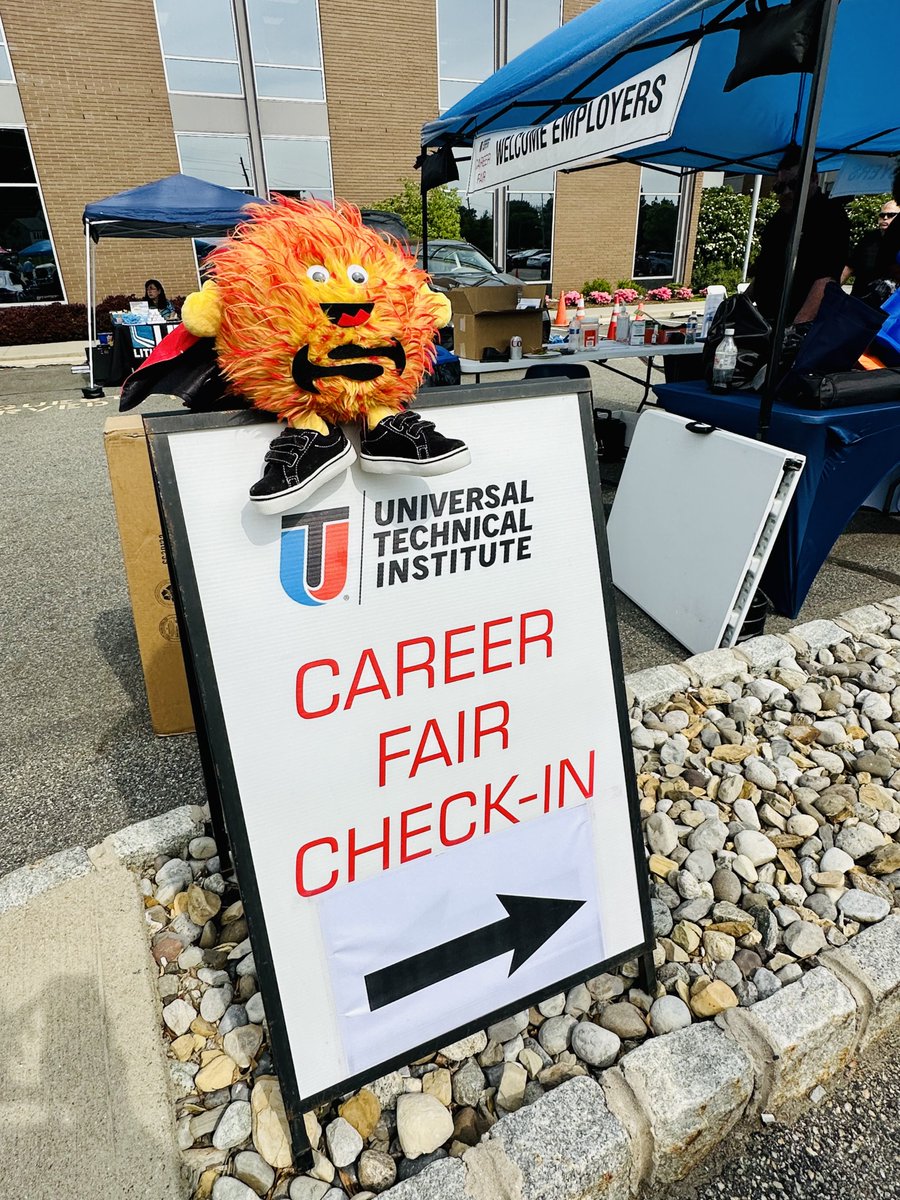 New Jersey Career Fair #WSW Sonsey is spending time over on the East Coast. Greeting &amp; Meeting all kinds of new people over at the Universal Technical Institute! #Sonsey #mascot #uti #tech #hiring #newjersey #east #eastcoast #jersey #thermoking #sonsray   #careerfair #technician