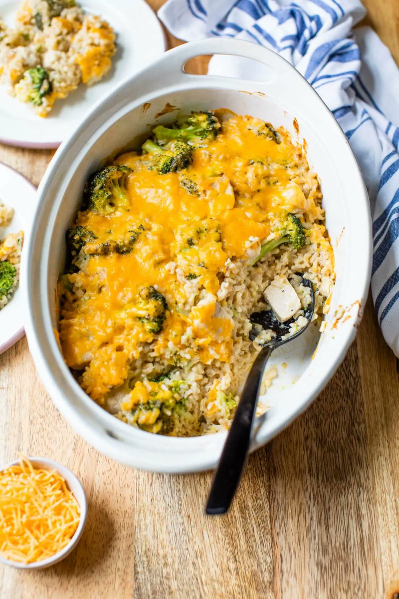 This cheesy chicken broccoli rice casserole is healthy comfort food! Simple ingredients like brown rice and real cheddar cheese make it the best. buff.ly/3am12Sl  #wellplatedrecipes #casseroles #dinner #broccoli #RecipeOfTheDay