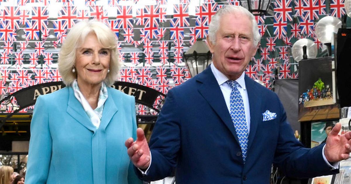 Charles joined by Camilla at tourist spot for 1st joint outing since Coronation mirror.co.uk/news/royals/ki…