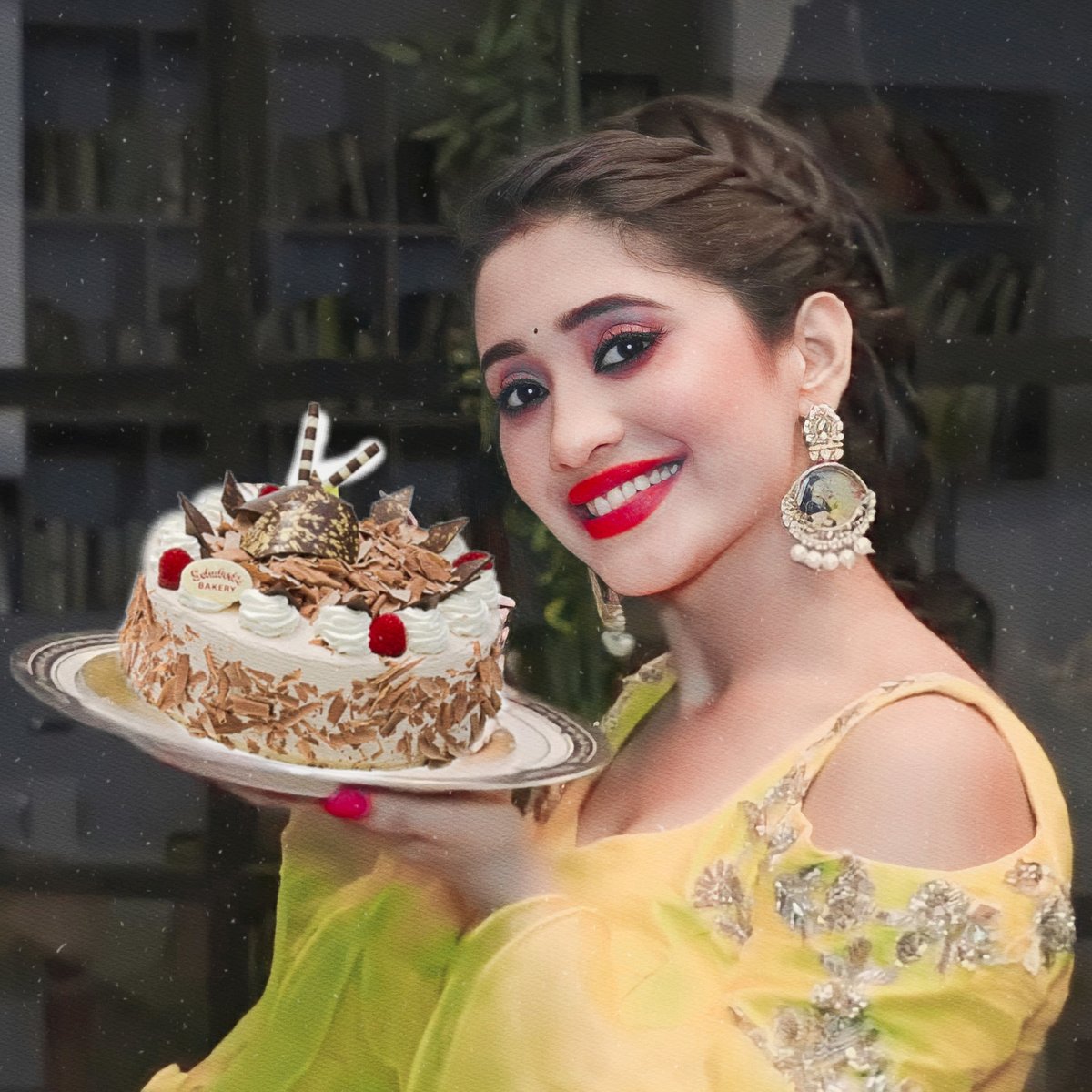 May you have a prosperous and fun-filled year ahead, all the best for your all new projects.
<3
keep shining and smiling :)

HBD SHIVANGI JOSHI
#Shivangijoshi