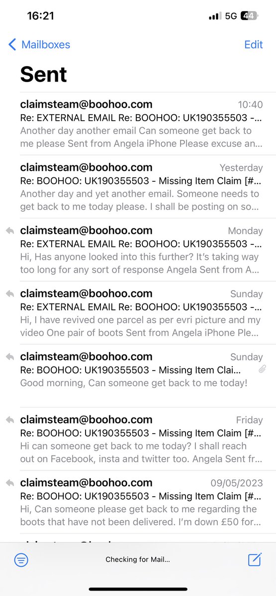 AngelaPappin's tweet photo. Erm…. Customer service??? I want my refund @boohoo https://t.co/L47i1UJNJb