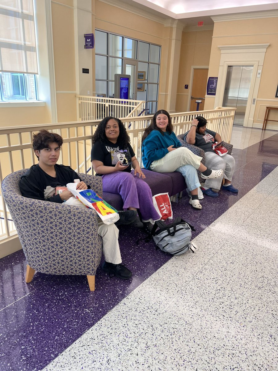 tlady14's tweet photo. Enjoying TCU’s atmosphere 
#FWISDBOB @FWISDLibrary @WesternHillsHS https://t.co/jhfPc9zivg