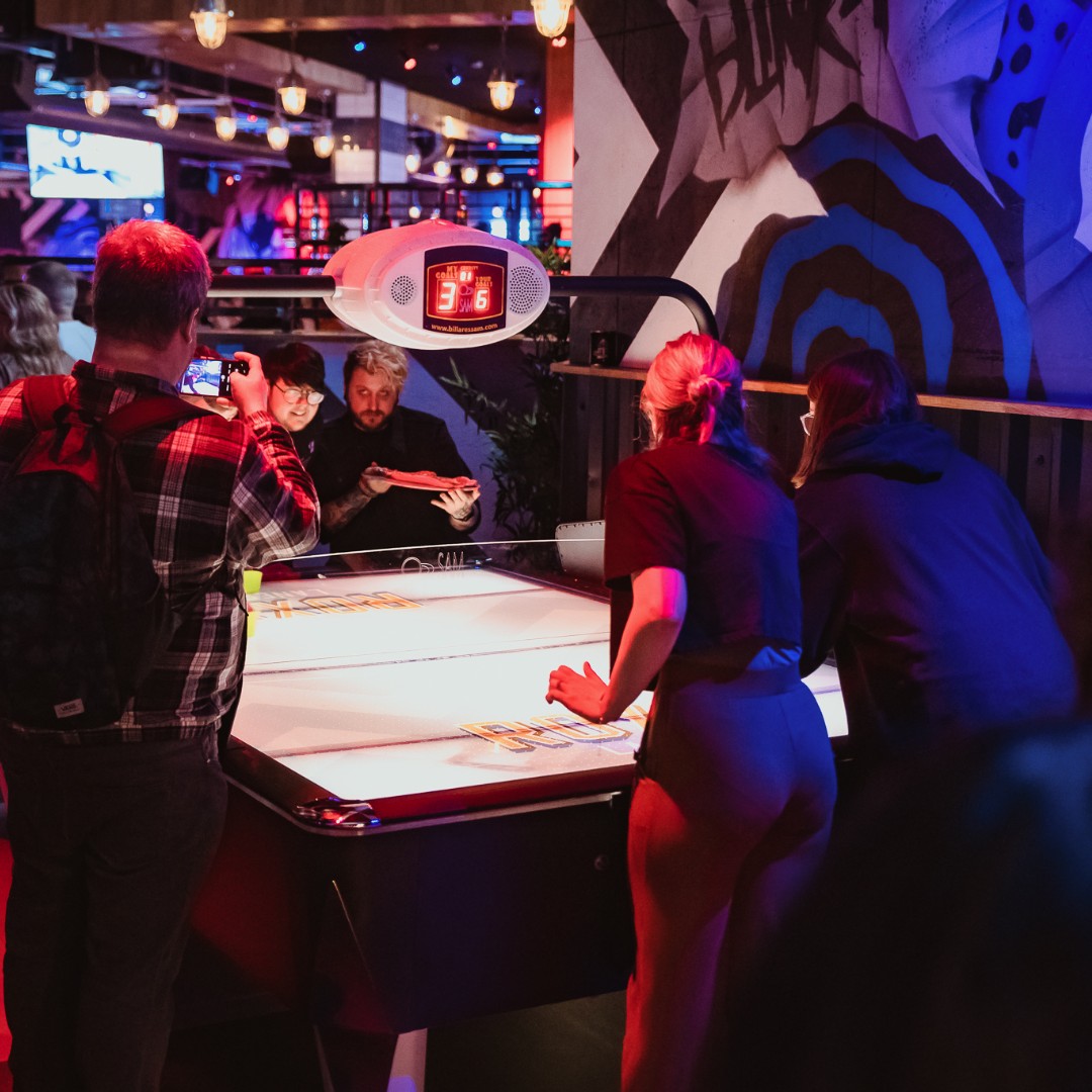 Let's get competitive. Loser buys the next round 🤪 
#roxylanes #airhockey #fridayfeeling #letsplay #boozeandballgames