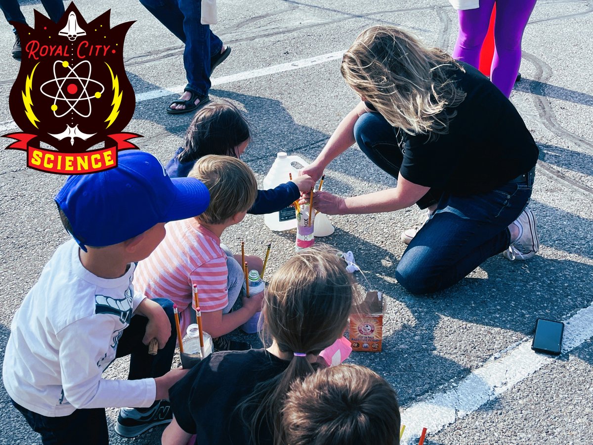 RoyalCitySci's tweet photo. We had such a blast learning about #SpaceExploration at the East End branch on Monday ... thanks @GuelphLibrary for sharing your space with us!
#STEMEducation #JuniorScientists #NaturallyCurious #WonderWhy #ScienceIsMessy #STEM4All #HandsOnMindsOn https://t.co/egvnLuZA8u
