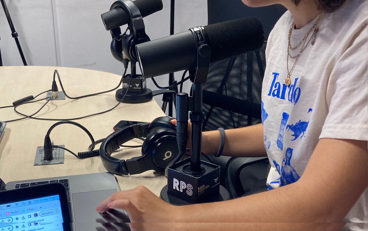 Entra la <a href="/joanagironaa/">joana girona</a> per explicar-nos que està passant amb <a href="/LaBonne_CCDFB/">La Bonne</a>, centre feminista històric de Barcelona. Està en perill davant la no-resposta de la <a href="/diba/">Diputació de Barcelona</a>. 

Amb la <a href="/MartaVergonyosC/">Marta Vergonyós Cabratosa</a>.