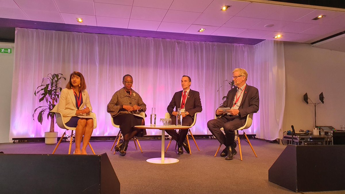 'Remittances are key drivers of human development.'

During the closing panel of #SthlmForum ‘Getting Things Done: How We Connect to Each Other’, IOM´s Deputy Director General @daniels_ugochi highlights the role of diaspora for global development.

Read👉bit.ly/41SW4UU