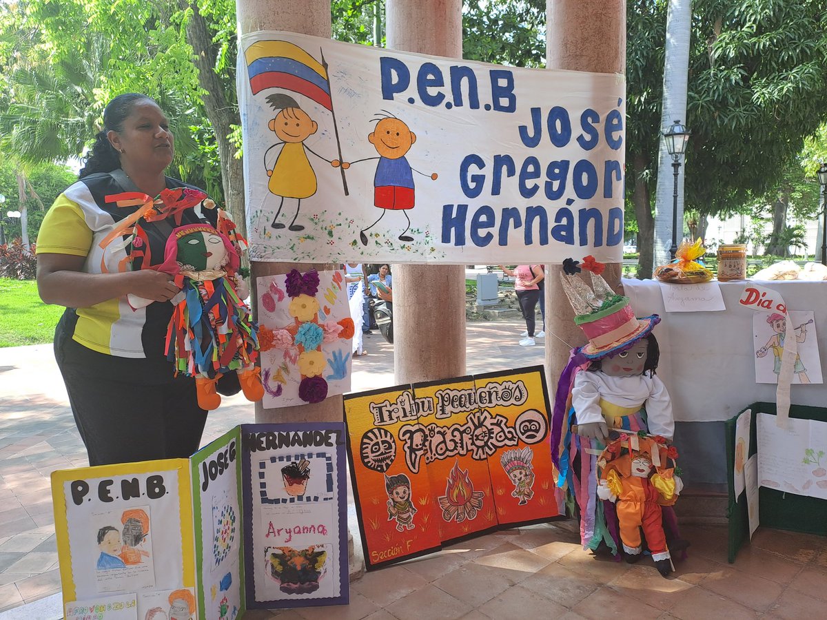 #17Mayo
Desde la Plaza Bolívar 
La Coordinación de Cultura de ZEA, realizó encuentro Intercultural en el marco del día de la Afrovenezolanidad, día del artista plástico y dia nacional de la poesía. 
#PoesiaParaLaPaz 
<a href="/_LaAvanzadora/">Yelitze Santaella</a> @PiedadQuintana1 <a href="/Soykarinacarpio/">Karina Carpio</a> @MPPEDUCACION