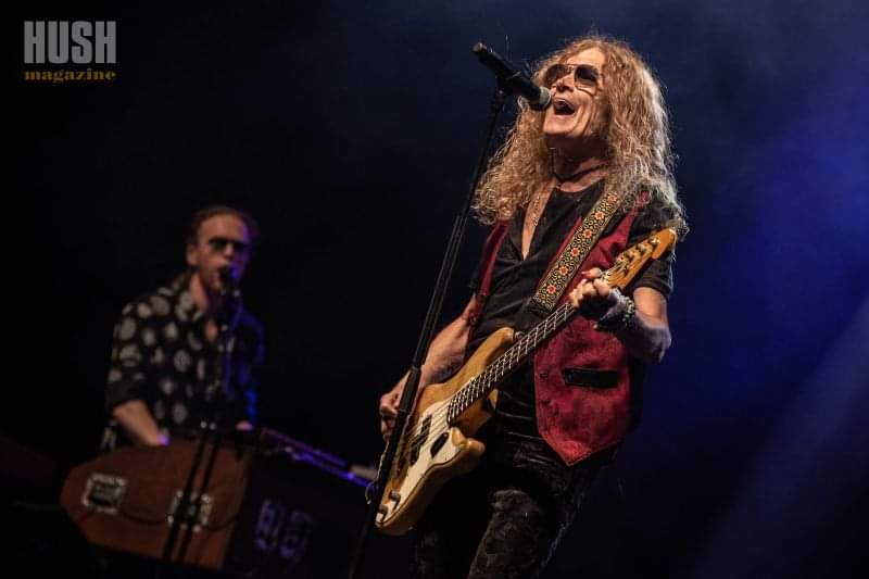CADPurple's tweet photo. El 13/05/2023 queda marcado como uno de los conciertos de leyendas del Rock que visitaron #Vigo y para la historia del @CADPurple con un encuentro privado con @glenn_hughes
En el próximo #HUSHmagazine amplio reportaje y fotos de J.Quiñones, uno de los mejores fotógrafos gallegos https://t.co/KgsjmJs29d