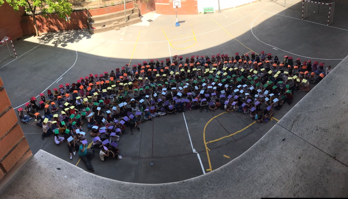 escolaelsagrer's tweet photo. Avui hem commemorat el dia contra la LGTBIQ+fòbia, després d' haver-ne fet un treball impulsat per la comissió de convivència i l' assemblea d' alumnes delegats. @AMPASagrer @BCN_SantAndreu @Espai30_Sagrera @consorciedubcn https://t.co/yt0PIk3ycX