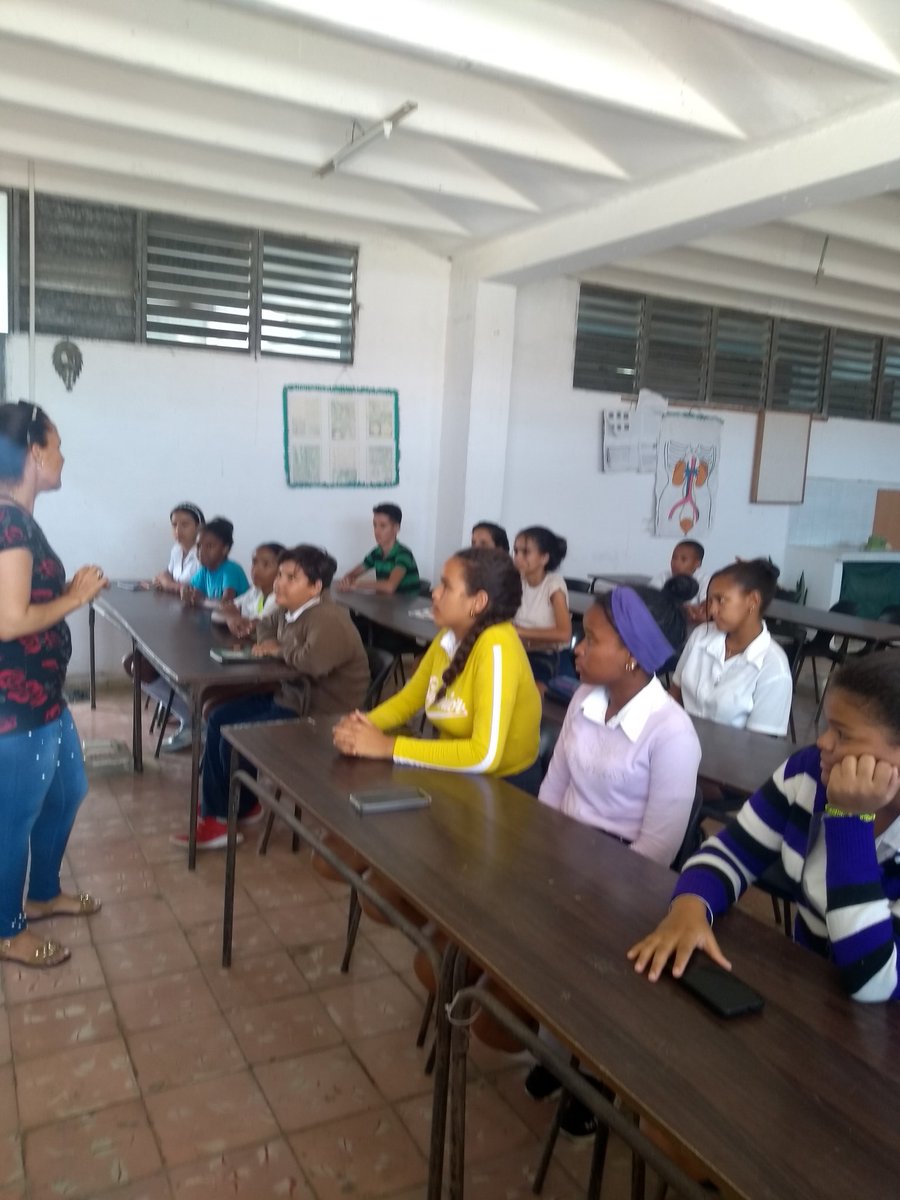 De realiza intercambio y preparación con dirigentes estudiantiles en la ESBU Eduardo Panizo Bustos, sobre las tareas de la OPJM en la labor preventiva de la escuela <a href="/barreto_nt/">NTBarreto</a> <a href="/Eugeniocubano/">Eugenio González Pérez</a> <a href="/yarobyalvarez/">Director Provincial Educación Artemisa</a> <a href="/Oytsa1/">Oytsa Longa</a> <a href="/BhondaArtemisa/">@Educacion.BHonda.Artemisa</a>