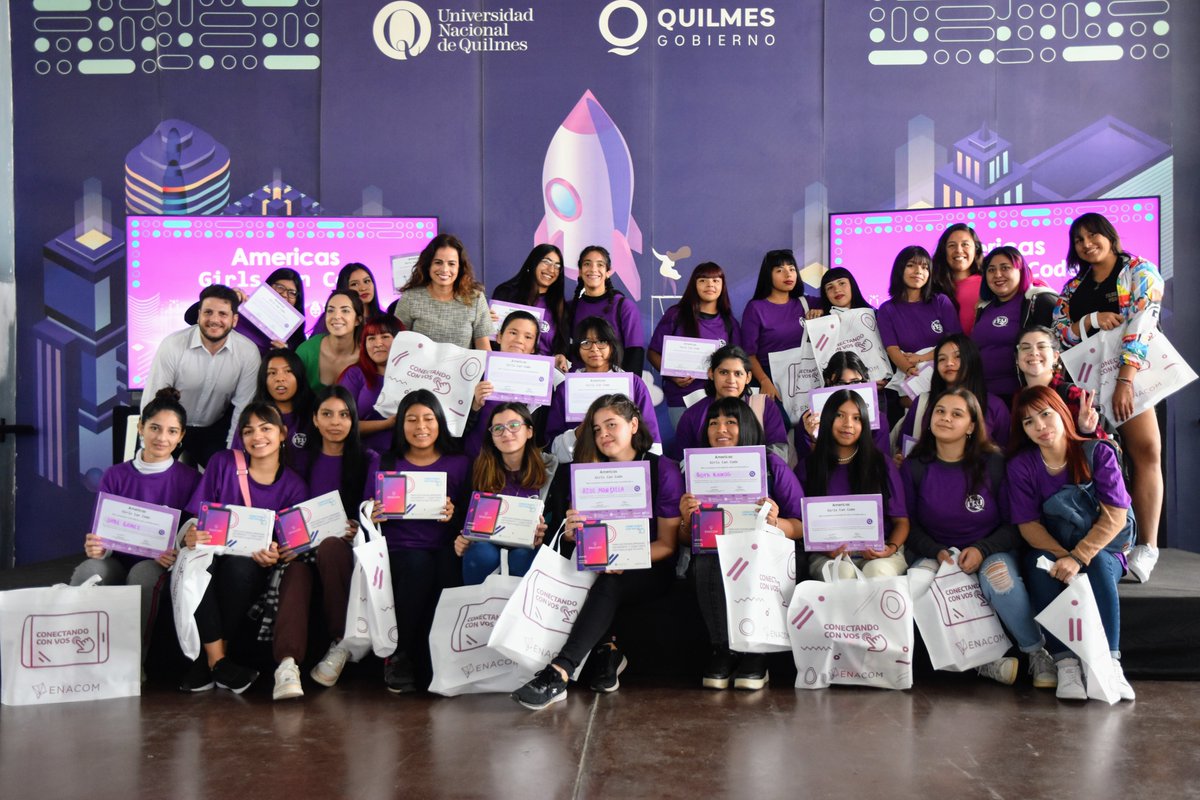 micasmalcolm's tweet photo. Por eso hoy  junto a @ITU, @QuilmesMuni y @UNQoficial organizamos #AmericasGirlsCanCode: más de 200 chicas de 5° y 6°año de secundarias técnicas de #Quilmes, participaron de talleres y charlas sobre #IA, E-Sports y Programación. https://t.co/X7xKLIDvfn