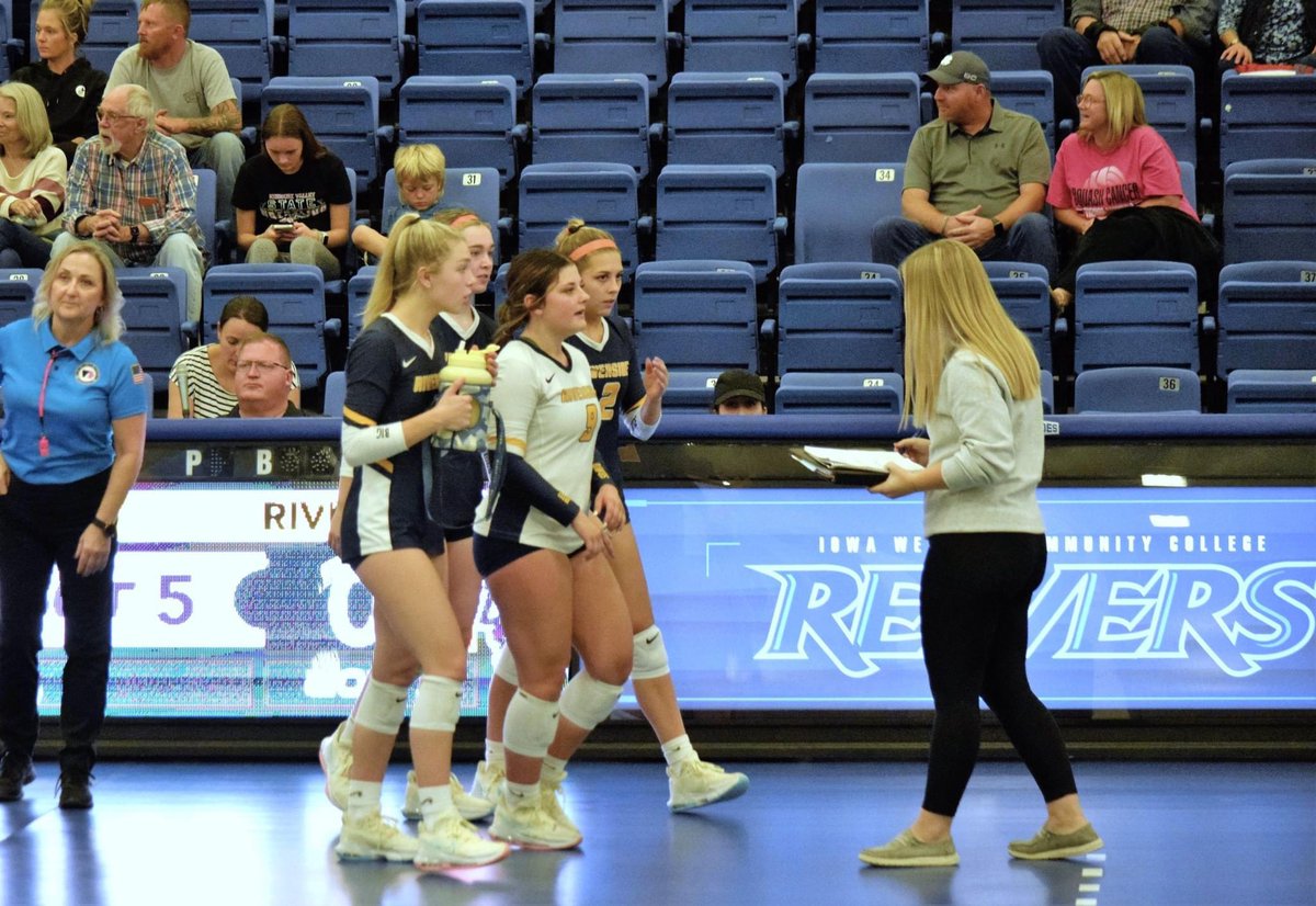 brookeflathers's tweet image. Congrats to our group of seniors on finishing your senior year! Proud of each of you, and I am very thankful to have watched you grow into strong, confident, young women 💙