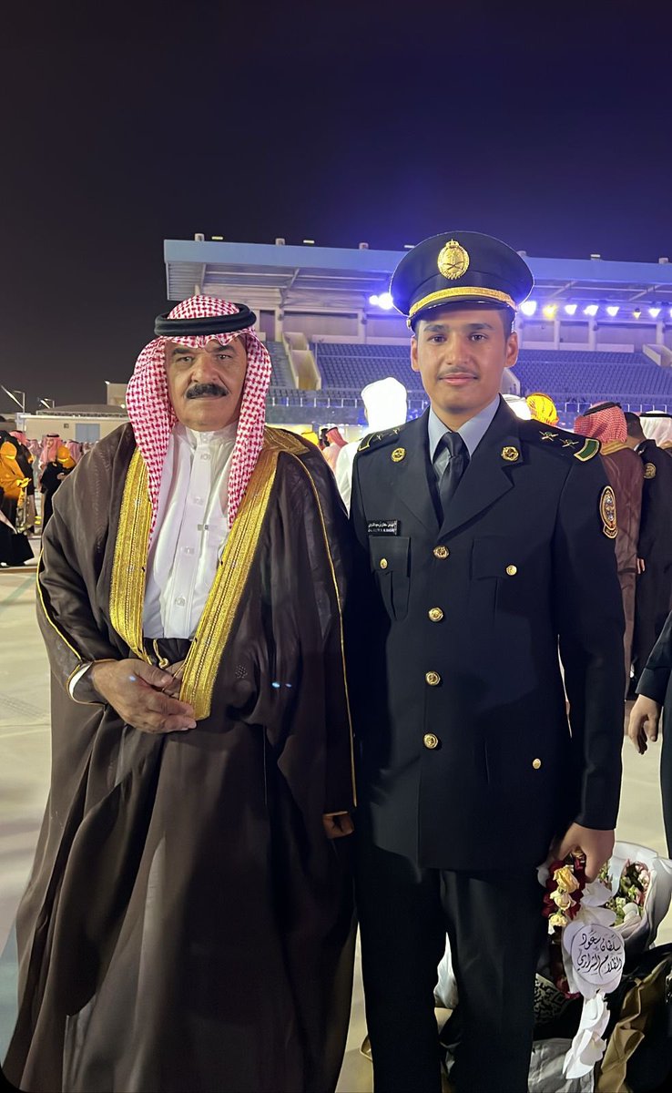 saudaldhlam's tweet photo. الحمد لله على التمام والكمال ؛ بفضل من الله تخرج ابني المهندس سلطان برتبة ملازم اول من كلية الملك خالد العسكرية ؛ اسأل الله له التوفيق والسداد ويعينه على خدمة دينه ومليكه ووطنه . https://t.co/lsUAYtuQW0