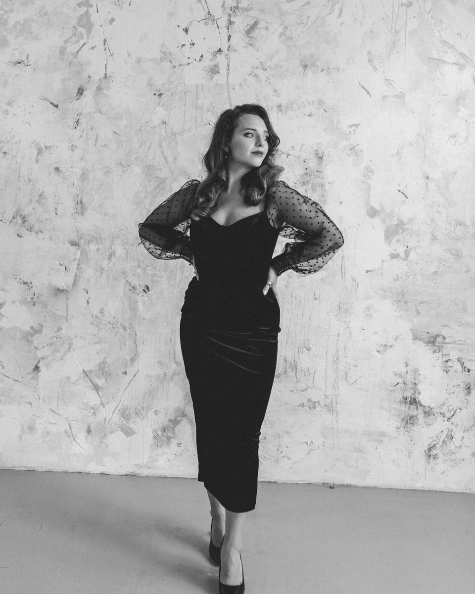 Some alternative glam 🖤
Part of the self portrait shoot I did last year at @sunsetstudioslondon and never shared. Soooo here you gooo!