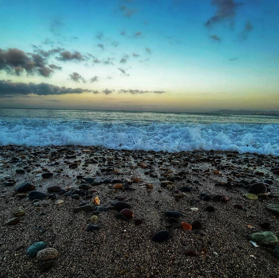 ILianaAlba's tweet photo. “¡Algunos pequeños pedazos de arena están tan llenos de ego que se ven a sí mismos como una roca gigante! ¡Pero entonces sopla el viento, el gran ego vuela en el aire!”. #MMI
📍 Puerto Vallarta, Jalisco
📸👉🏽 @CamaraPersp @ch_cordova 👈🏽 #FolloUs👆🏽
#Landscape #Photography #PuertoVallarta #ocean #sunset