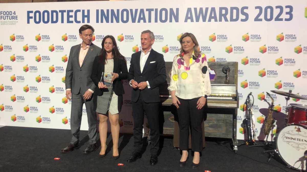 jp_badiola's tweet photo. 🏆Seguimos con @expofoodtech y, en un entorno incomparable como el @MuseoGuggenheim, hemos hecho entrega del Premio al Mejor Proyecto de Sostenibilidad a @bioprocesia. Zorionak! #F4F2023 https://t.co/5F7E3ekAmN