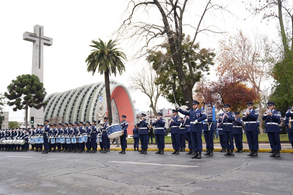 DPRNuble's tweet photo. ✈️ El Delegado Presidencial @Gapraden fue parte de la ceremonia cívico-militar por la conmemoración del 135° natalicio del Comodoro Arturo Merino Benítez, realizado en la Plaza de Armas de Chillán.
La actividad contó con la presencia de aeronaves GB1 Gamebird del #TeamHalcones. https://t.co/R73b2O44Ro