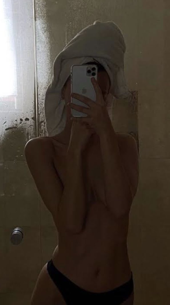 alexia5790's tweet photo. hi 
-she/her
-sub
-straight https://t.co/IvF8Q1e5ti