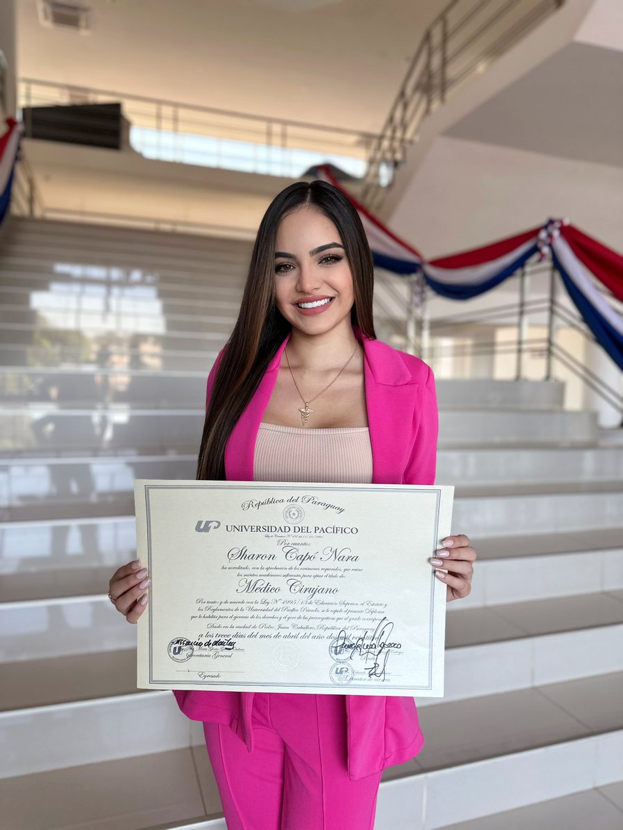 SharonCapo's tweet image. Ahora sii 🥹 lo logré!! 👩🏻‍⚕️ mamá soy Médico Cirujano!! ✨✨🥹