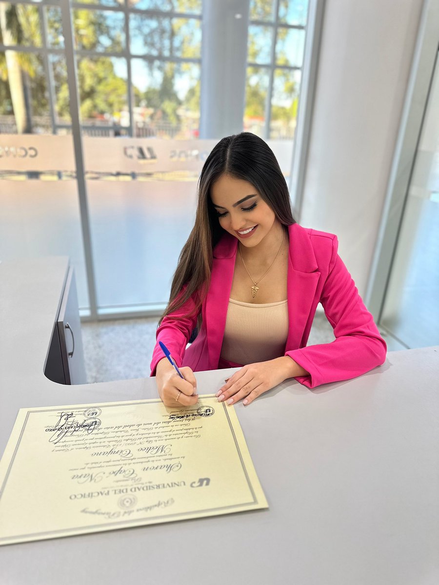 SharonCapo's tweet image. Ahora sii 🥹 lo logré!! 👩🏻‍⚕️ mamá soy Médico Cirujano!! ✨✨🥹