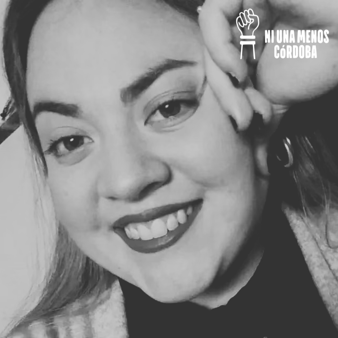 [Justicia por Milagros]
Milagros Bottone tenía 23 años, estudiaba la carrera de Derecho en la Universidad Nacional de Córdoba y trabajaba como preceptora en el Colegio Nacional de Monserrat. Hoy, Milagros se suma a la extensa lista de víctimas de femicidios en la provincia de Cba