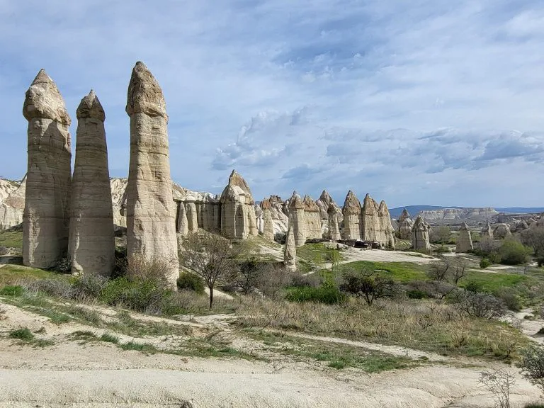 FSimunde's tweet photo. Il modo migliore per ammirare i camini delle fate è vederli dall’alto, con una visione d’insieme: per questo la #Cappadocia negli ultimi 20 anni è diventata la terra delle mongolfiere.
Questa esperienza viene ripetuta tutti i giorni (condizioni meteo e del vento permettendo). https://t.co/Fowk3178xy